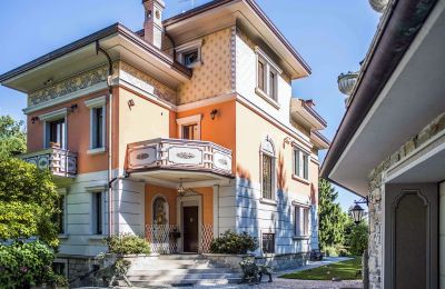 Character Properties, A Private Luxury Retreat: Villa in the Hills of Stresa