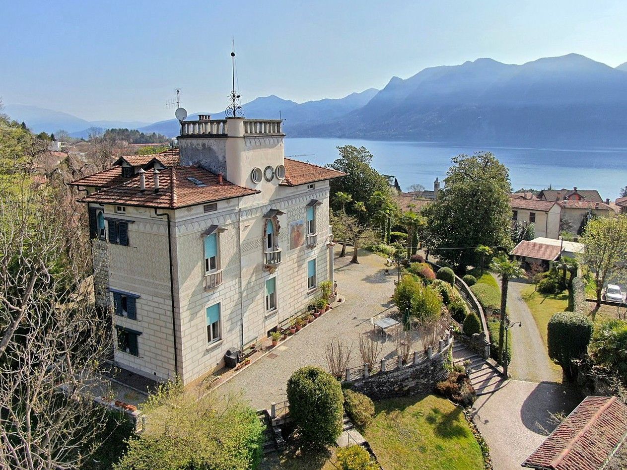 Photos Lake Maggiore Period Mansion in Verbania with Lakeview