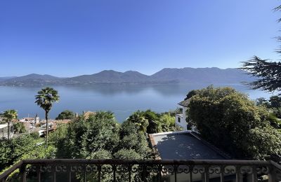 Character Properties, Lake panorama in Oggebbio: villa with outbuilding and garden