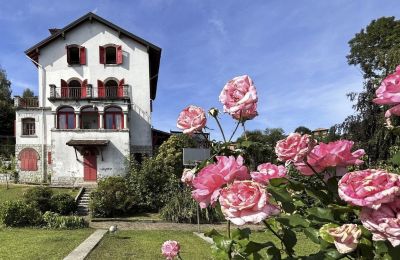Historic Villa for sale 28894 Boleto, Piemont:  Back view