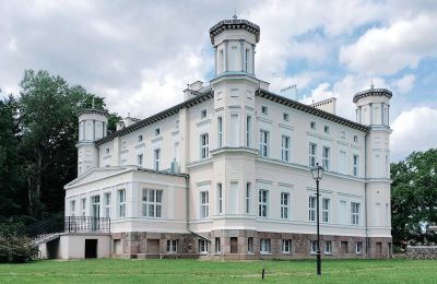 Character Properties, West Pomerania: Living in a palace near the Baltic Sea