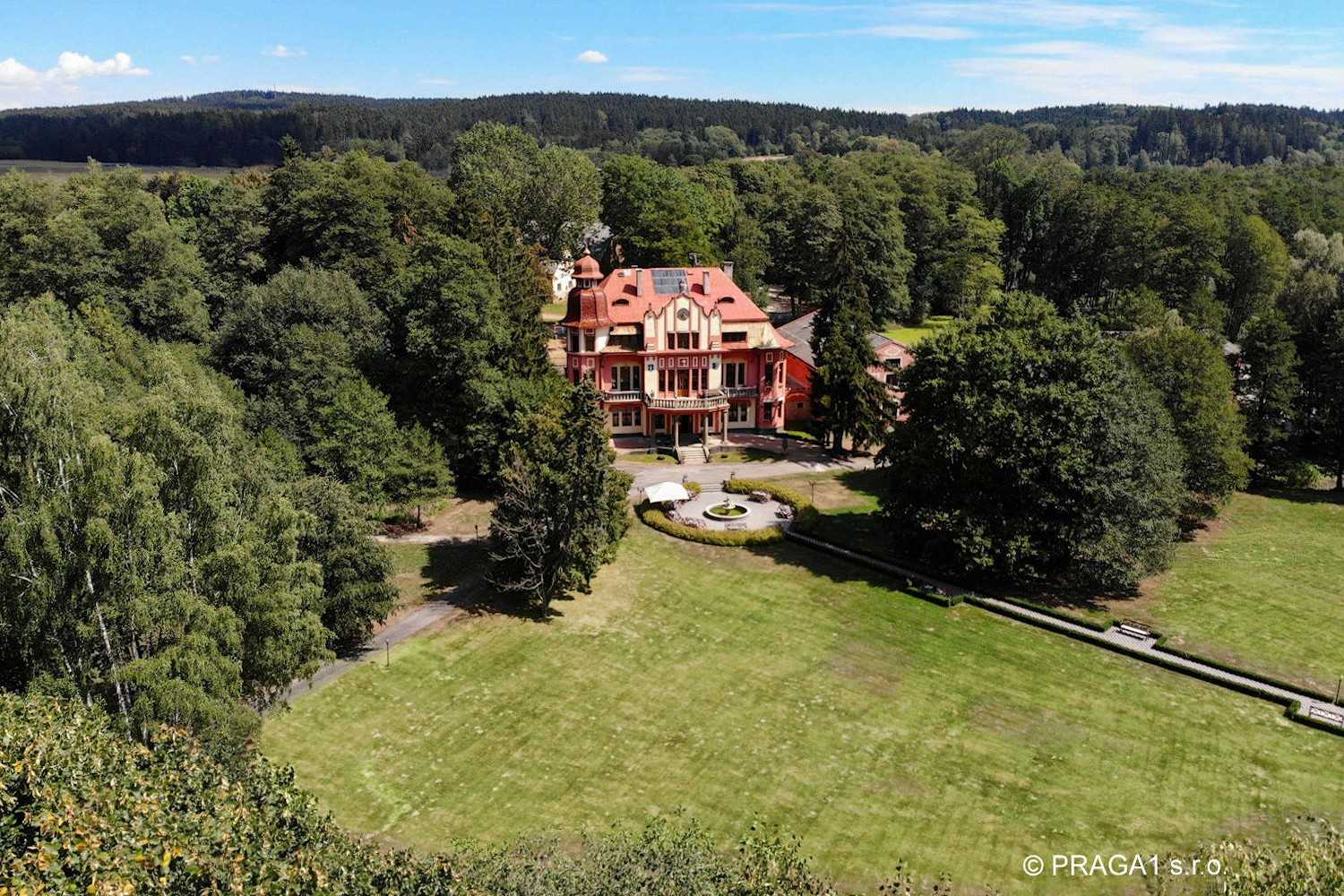 Photos Small castle in South Bohemia with 8 hectares of land