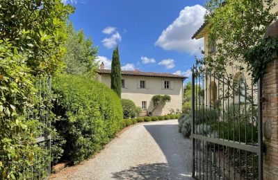 Character Properties, Villa with outbuildings and 7 hectares of land between Pisa and Florence