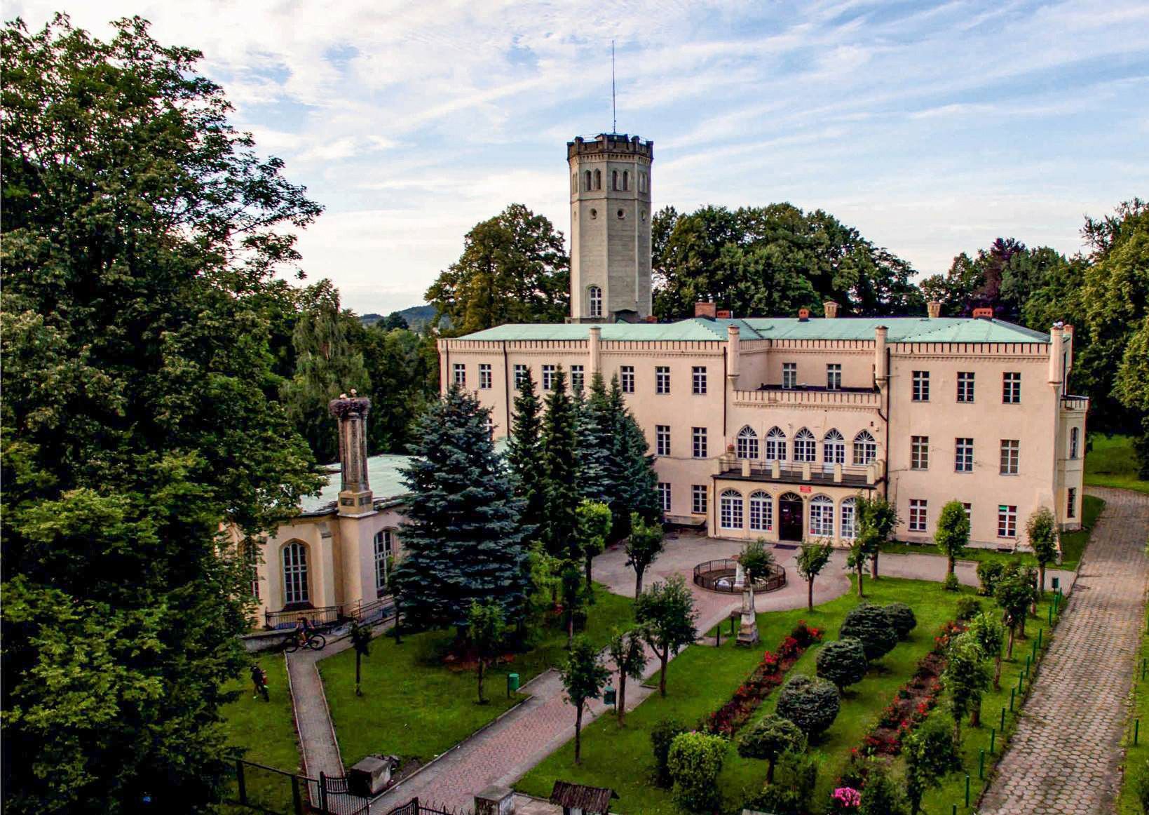 Castle for sale Mysłakowice, Sulkowskiego 2, Lower Silesian Voivodeship:  Drone