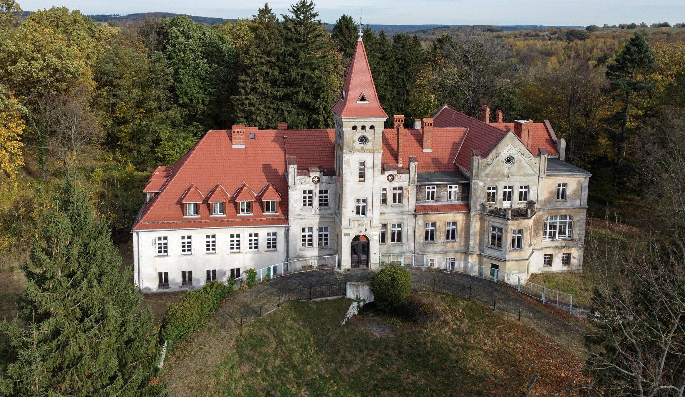 Photos Pretty manor near Leśna in Lower Silesia