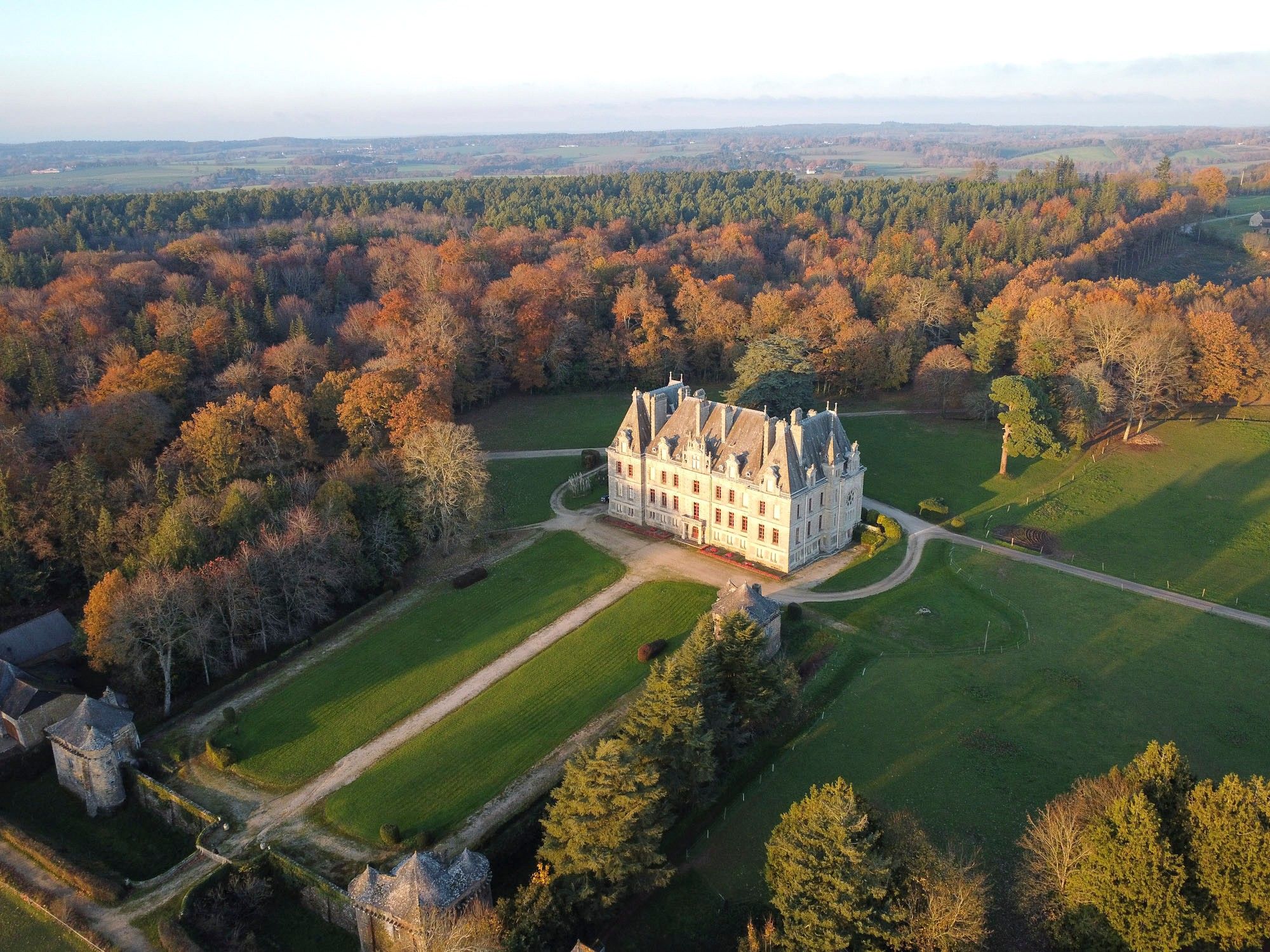 Photos Excellent castle in Brittany with 30 hectares of land