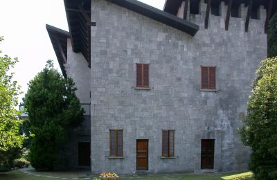 Historic Villa for sale Belgirate, Piemont:  Side view
