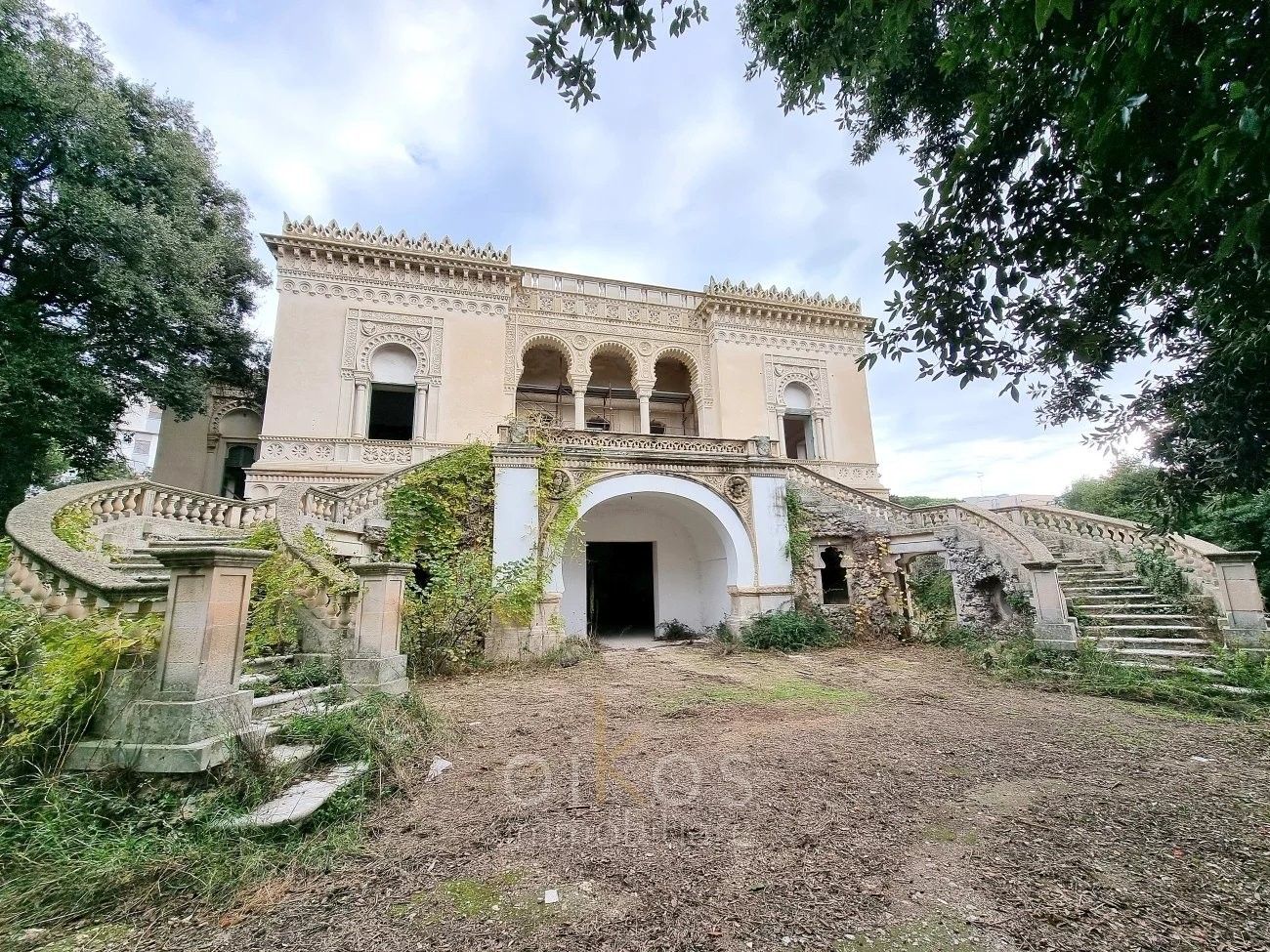 Photos Prestigious historic villa for sale in Lecce with private park