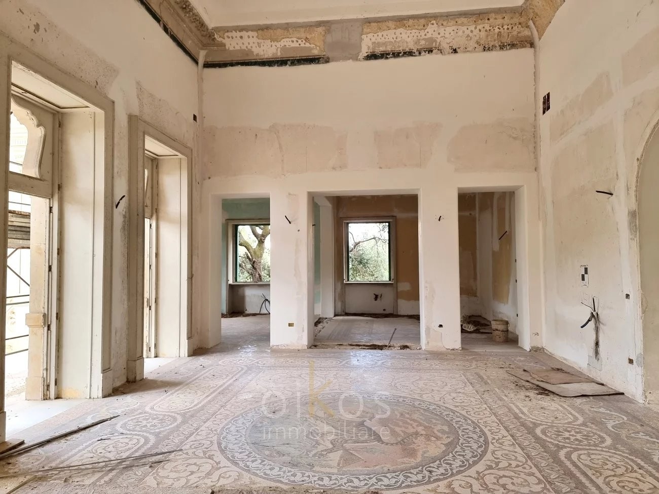 Prestigious historic villa for sale in Lecce with private park