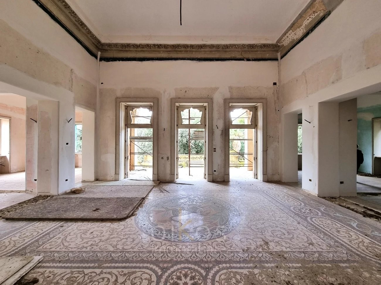 Prestigious historic villa for sale in Lecce with private park