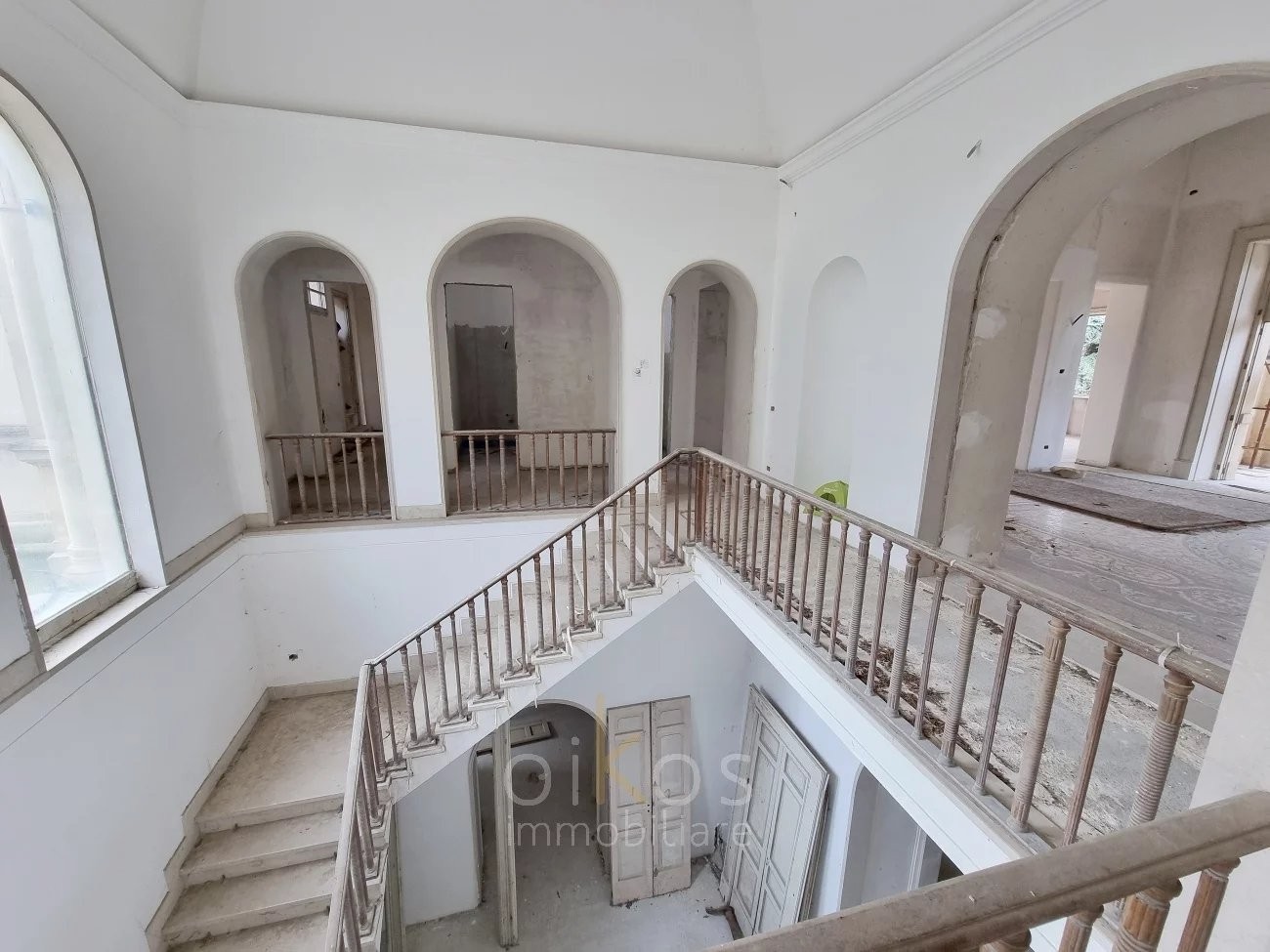 Prestigious historic villa for sale in Lecce with private park