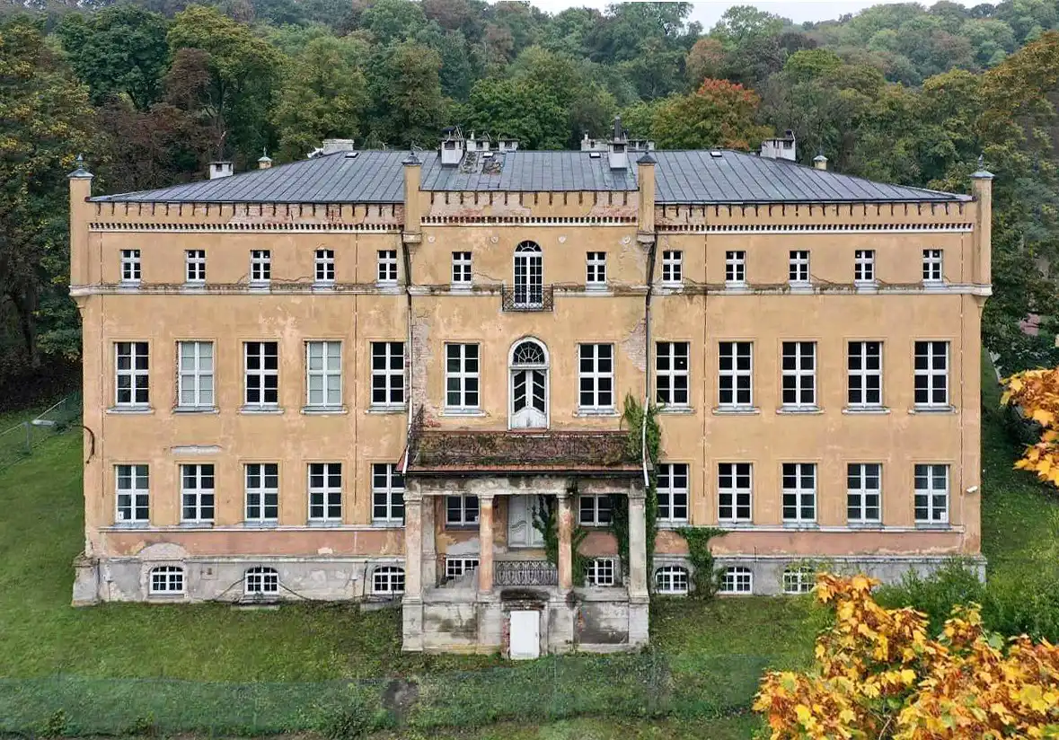 Photos Gothic revival manor in Dąbroszyn, close to German Border