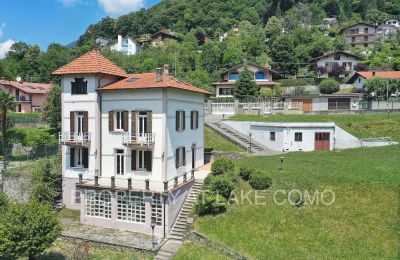 Historic Villa for sale Dizzasco, Lombardy:  Side view