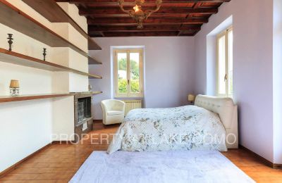 Historic Villa for sale Dizzasco, Lombardy:  Bedroom