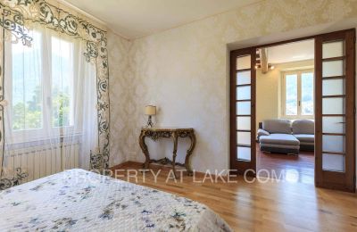 Historic Villa for sale Dizzasco, Lombardy:  Bedroom