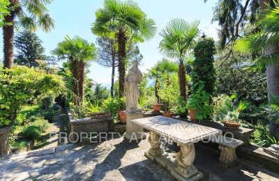 Historic Villa for sale Dizzasco, Lombardy:  Garden