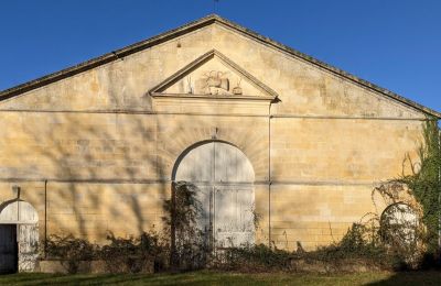Castle for sale Saintes, New Aquitaine, Outbuilding