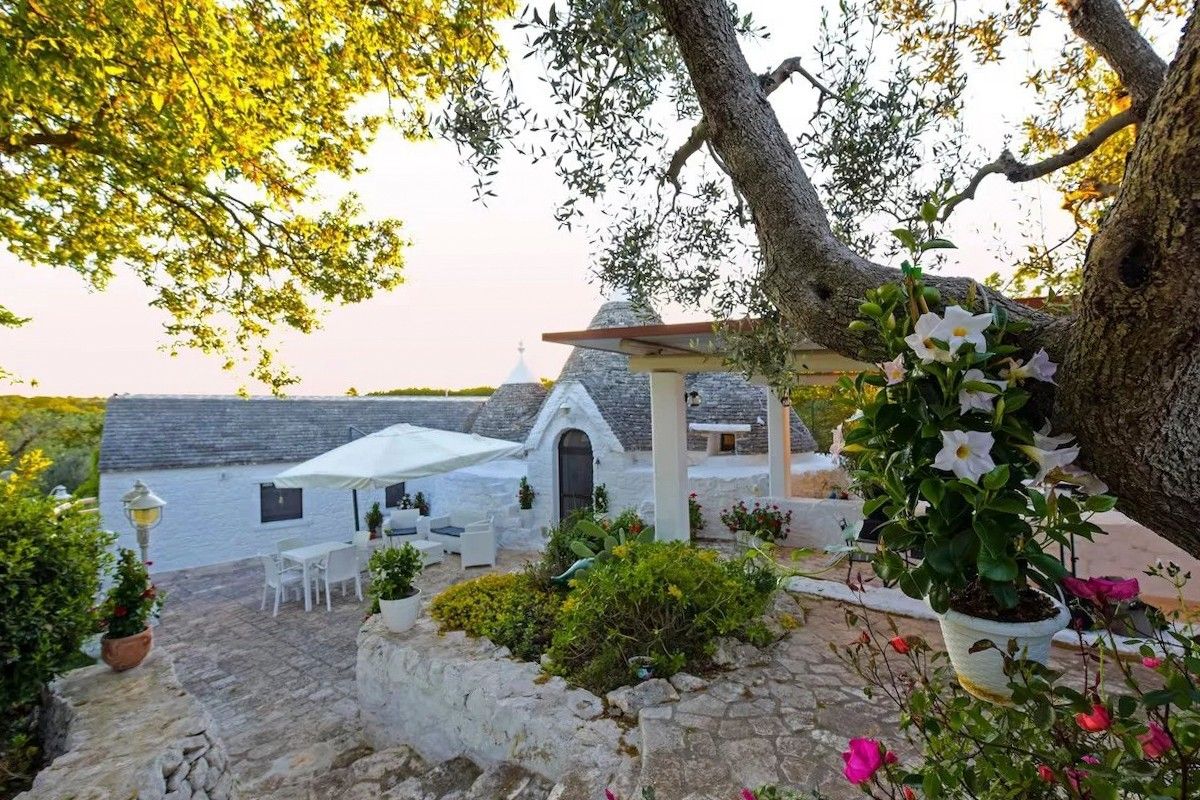 Photos Apulian cultural heritage: perfectly renovated trullo property