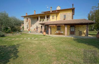 Character Properties, Renovated Country House in Trestina, 19th Century