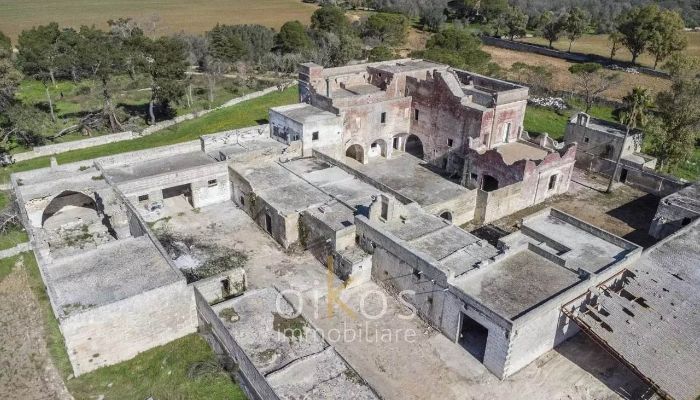 Fixer upper 52-hectare country estate in Manduria, Apulia