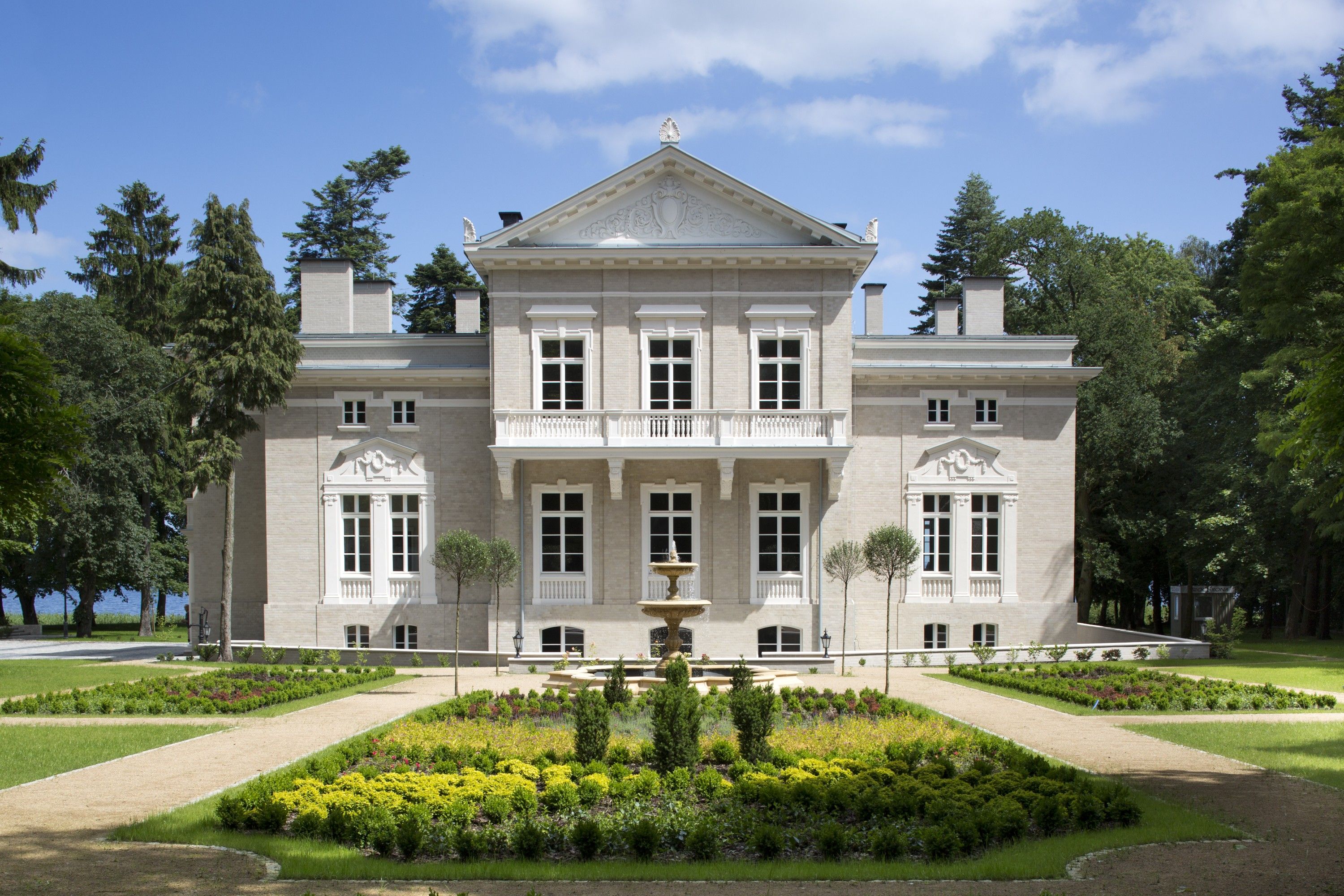 Photos Luxury palace with private beach close to Berlin