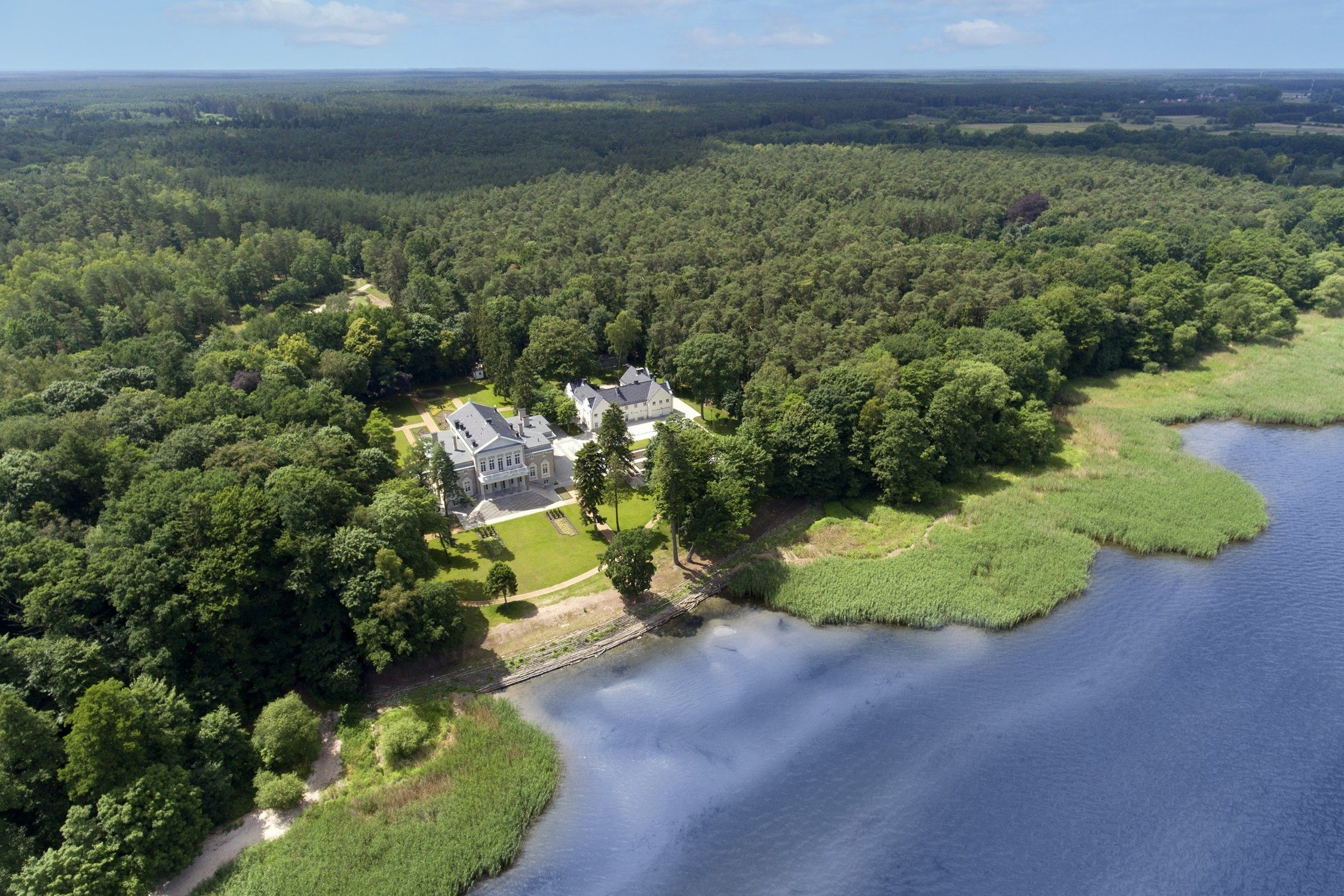 Photos Luxury palace with private beach close to Berlin