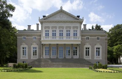 Character Properties, Luxury palace with private beach close to Berlin