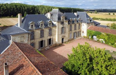 Castle for sale Loudun, New Aquitaine:  Courtyard