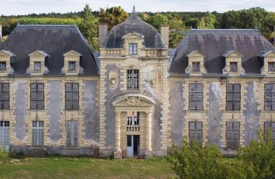 Castle for sale Loudun, New Aquitaine:  Front view