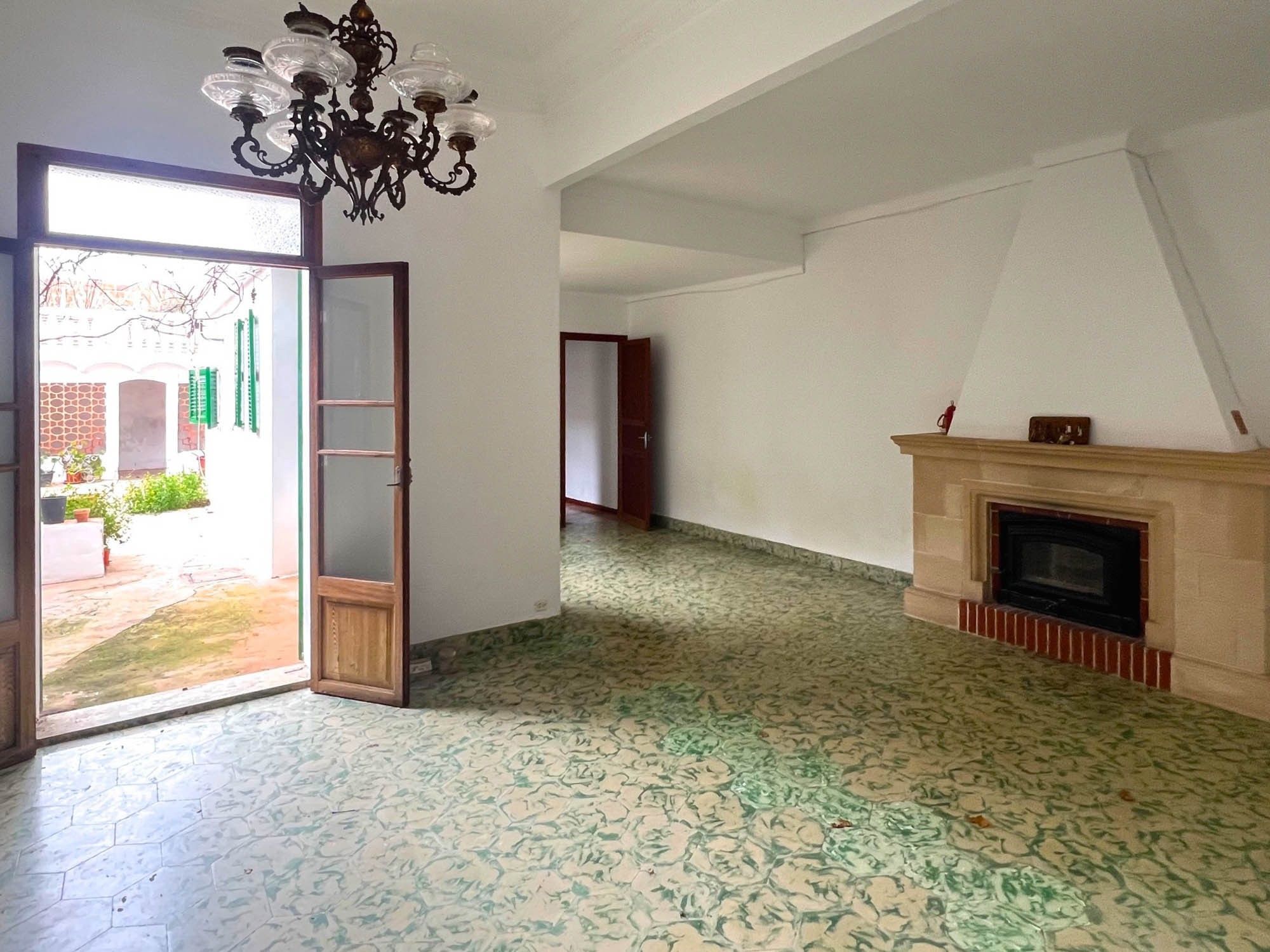 Photos Village manor house with courtyard in Ses Salines