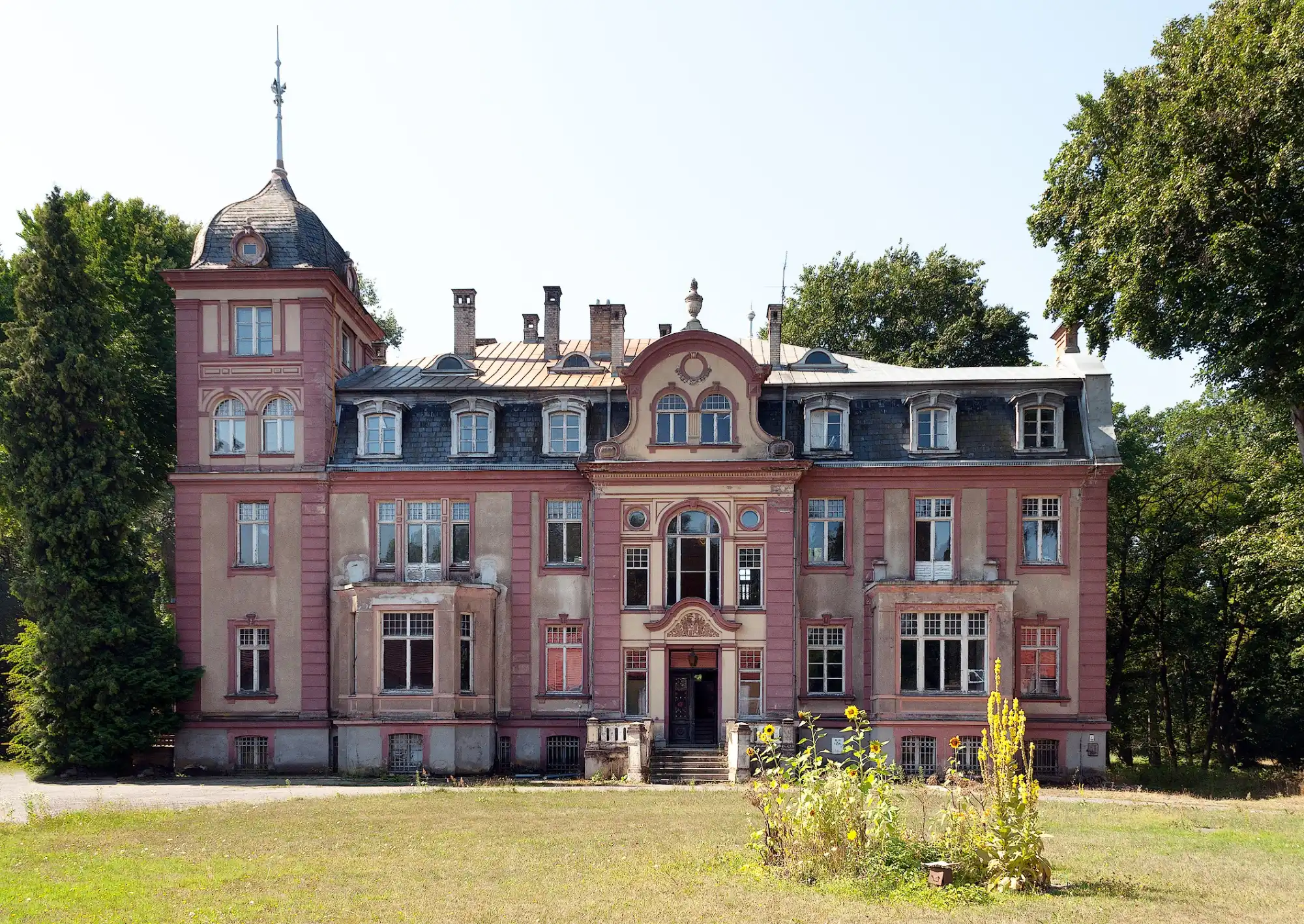 Photos Castle in Brzeźnica, border Poland-Germany
