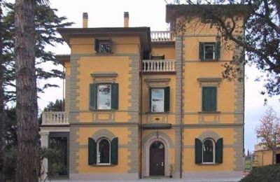 Historic Villa for sale Terricciola, Tuscany, Side view