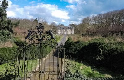 Character Properties, Castle near Chantilly north of Paris with absolute privacy