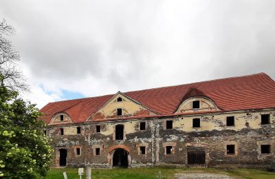 Character Properties, Impressive stable building of Damianowo Castle