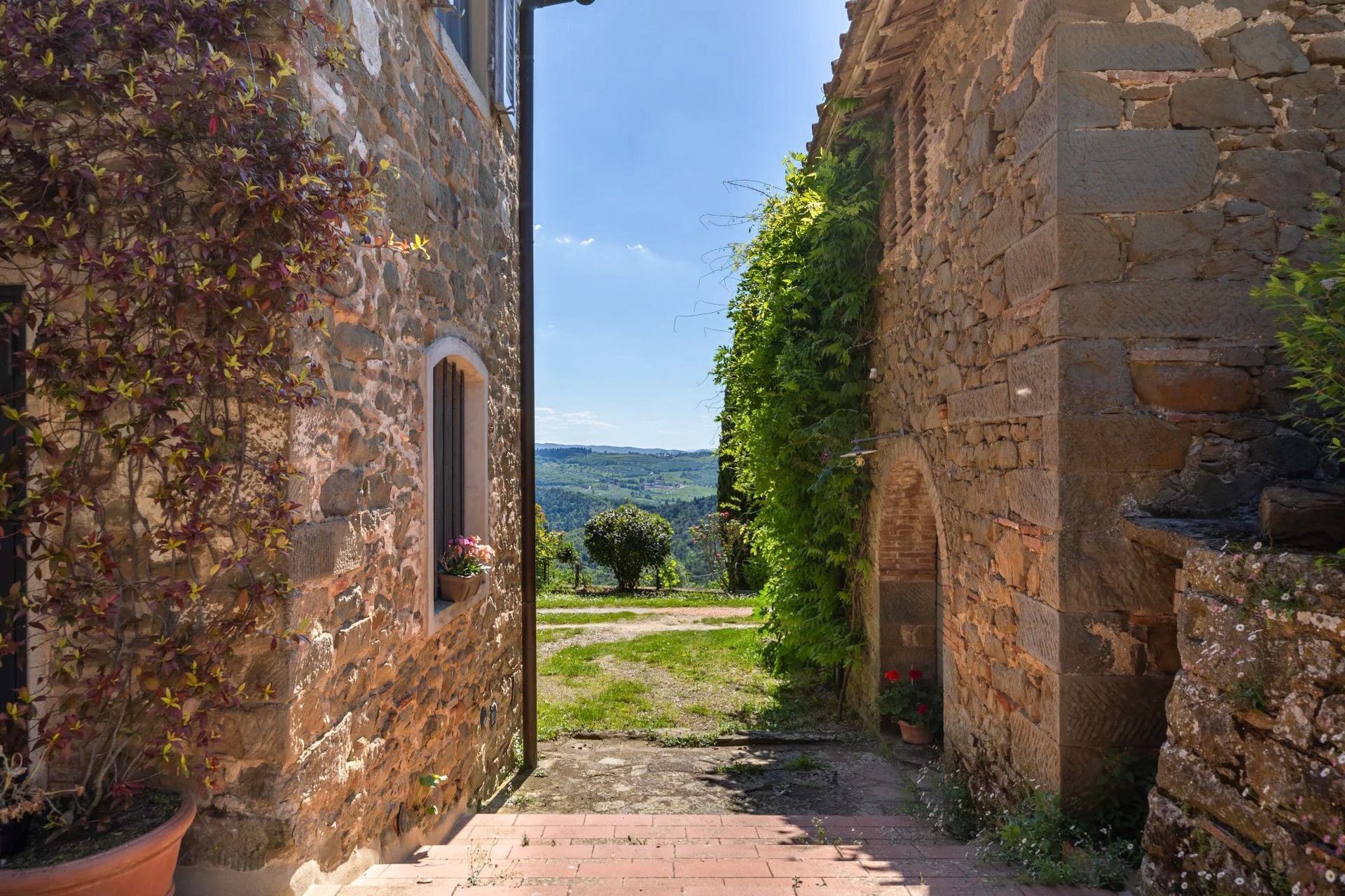 Photos Renovated character farmhouse near Greve in Chianti