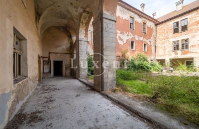 Castle for sale Kounice, Zámek Kounice, Středočeský kraj, Courtyard