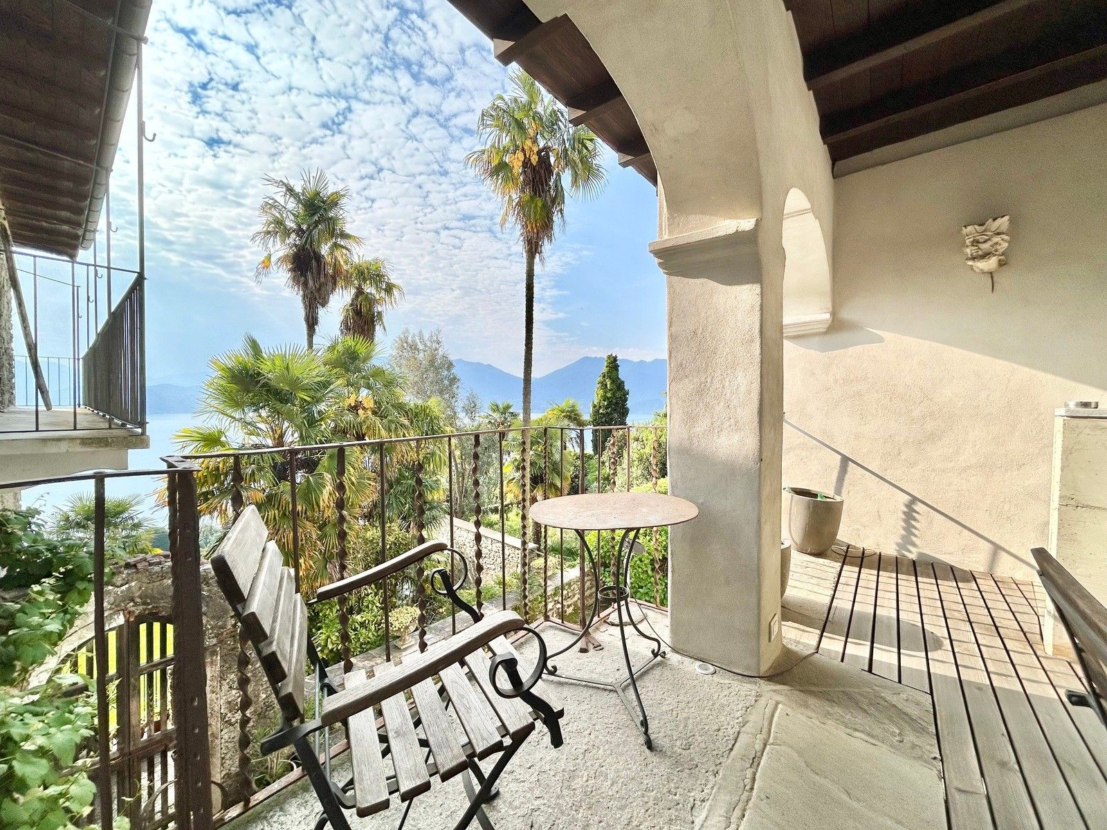 Photos Restored manor house with lake view on Lake Maggiore