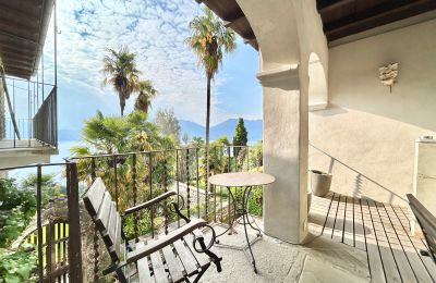 Manor House for sale 28824 Oggebbio, Località Rancone, Piemont, Portiko mit Seeblick