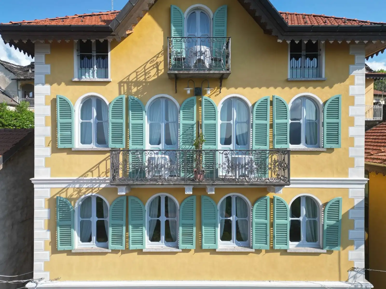 Billeder Historisk villa i Bee med udsigt over søen og have