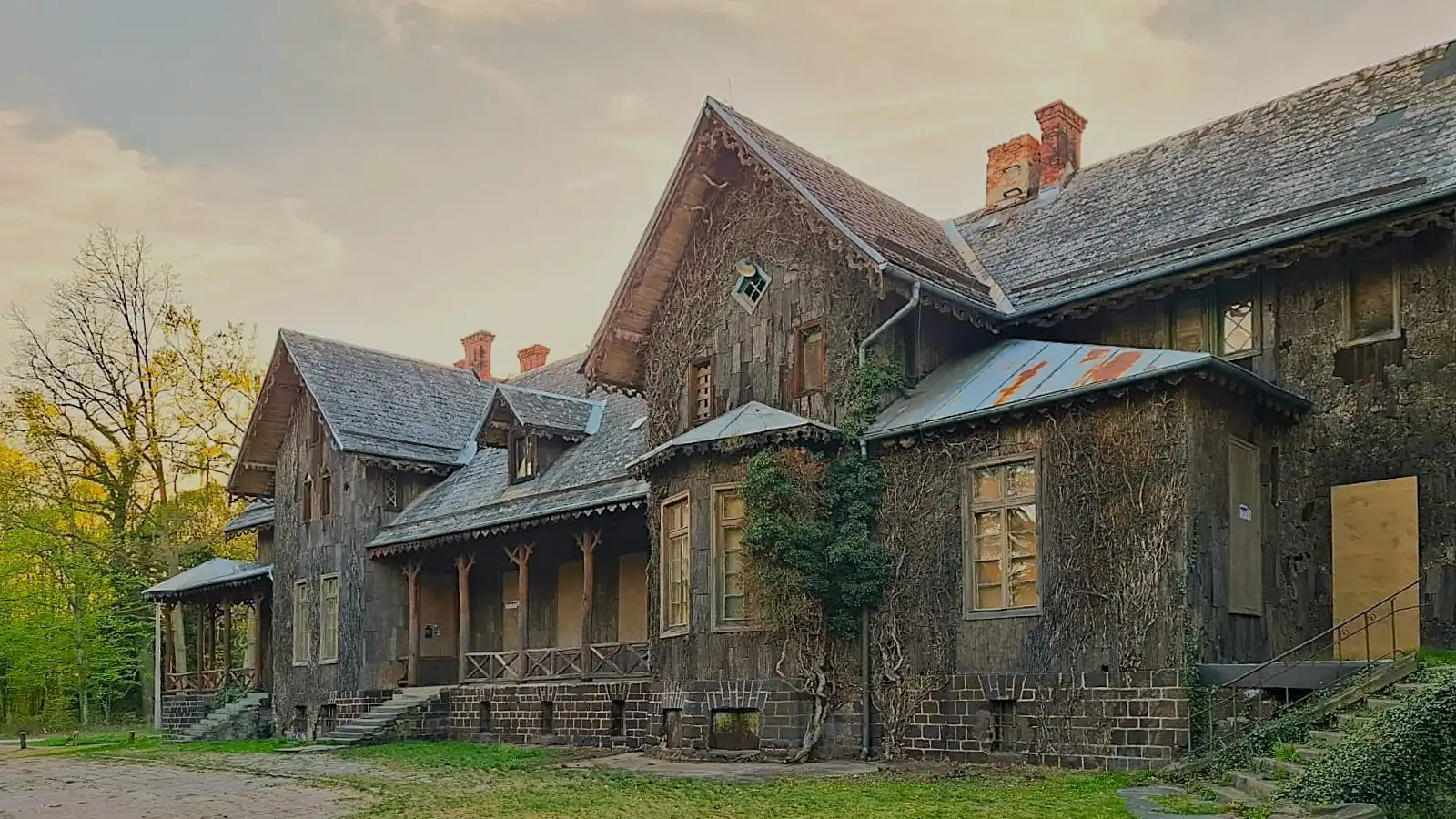 Photos The wooden castle - Hunting lodge in Poland