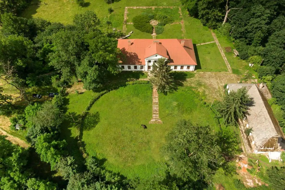 Photos Classical country manor in Rożnów - commission-free