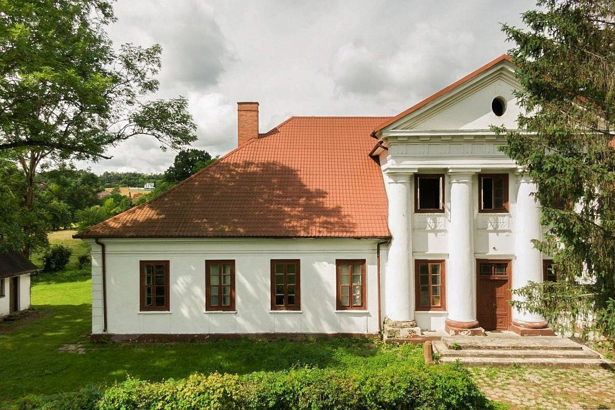 Photos Classical country manor in Rożnów - commission-free