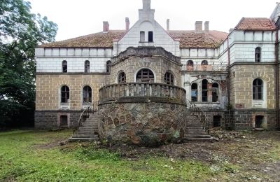 Let's buy and save a castle, Front view