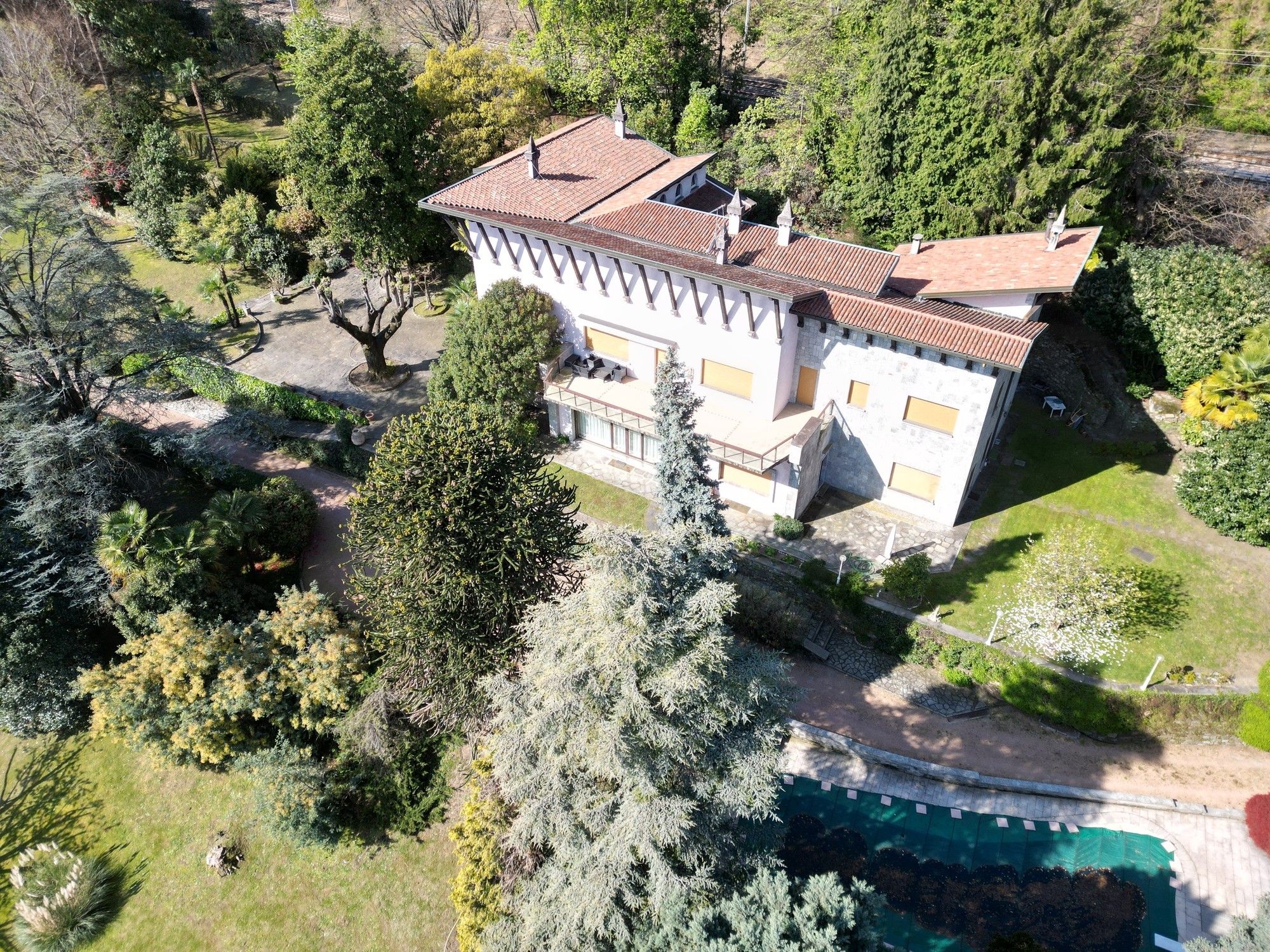Photos Stately villa with annexe, pool, garden, jetty and private beach