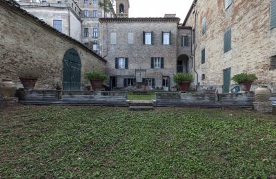 Urban palace for sale Filottrano, Marche, Courtyard