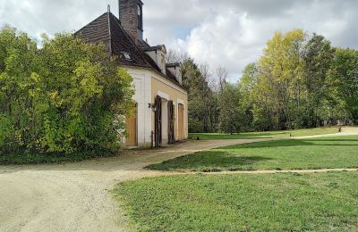 Castle for sale Burgundy-Franche-Comté, Outbuilding