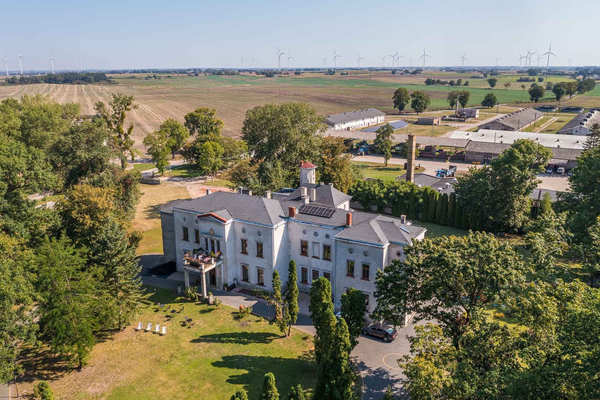 Photos Manor hotel with hotel and restaurant, 6 hectare park