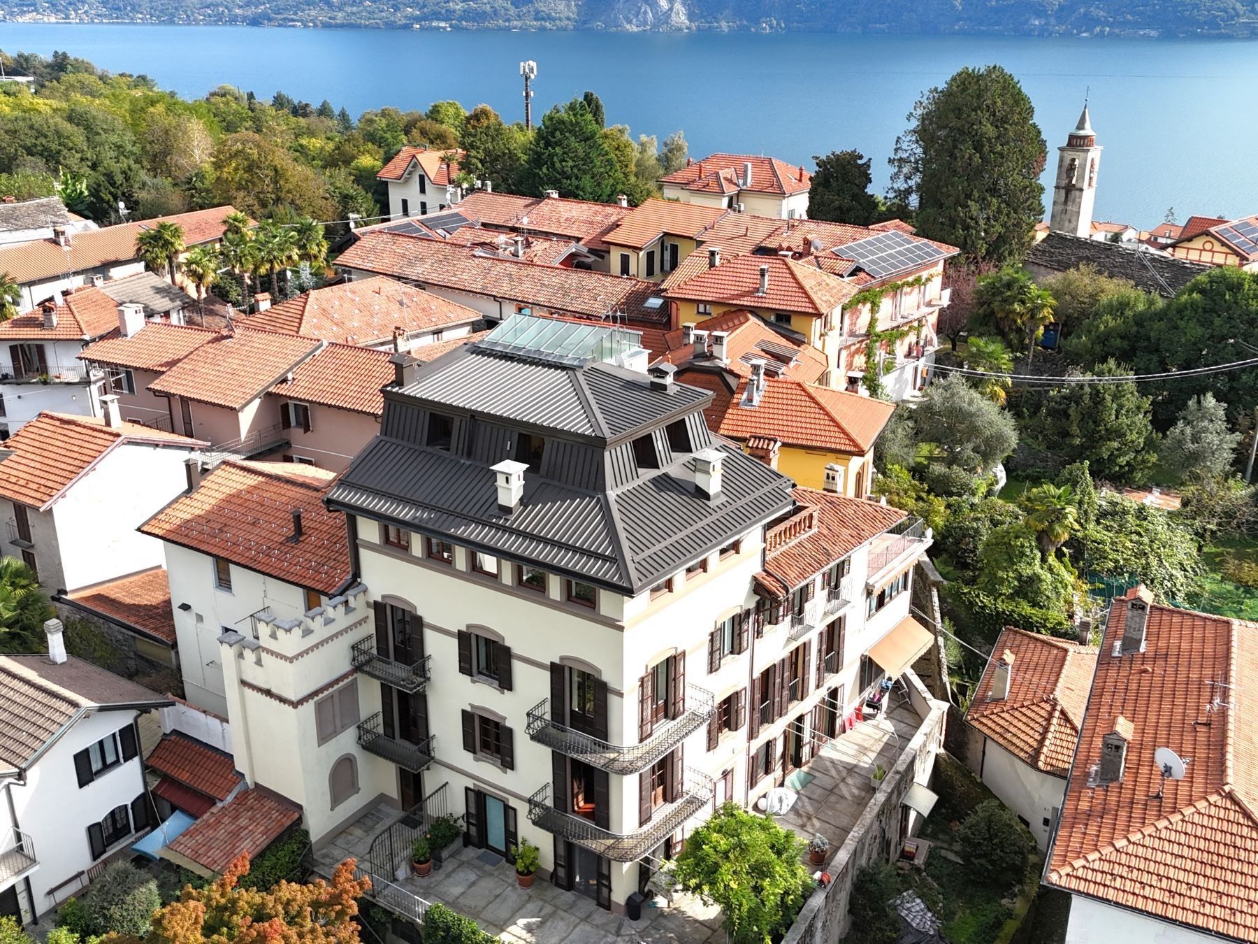 Photos Spacious apartment in historic villa on Lake Maggiore