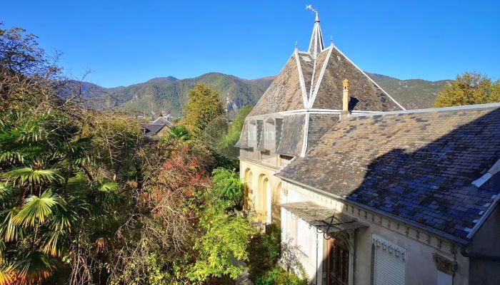 Manor with mountain panorama, garden and chic outbuildings