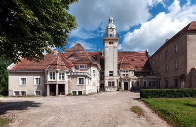 Neo-baroque Paul Korff Manor for auction in Płoty, West Pomerania, Front view